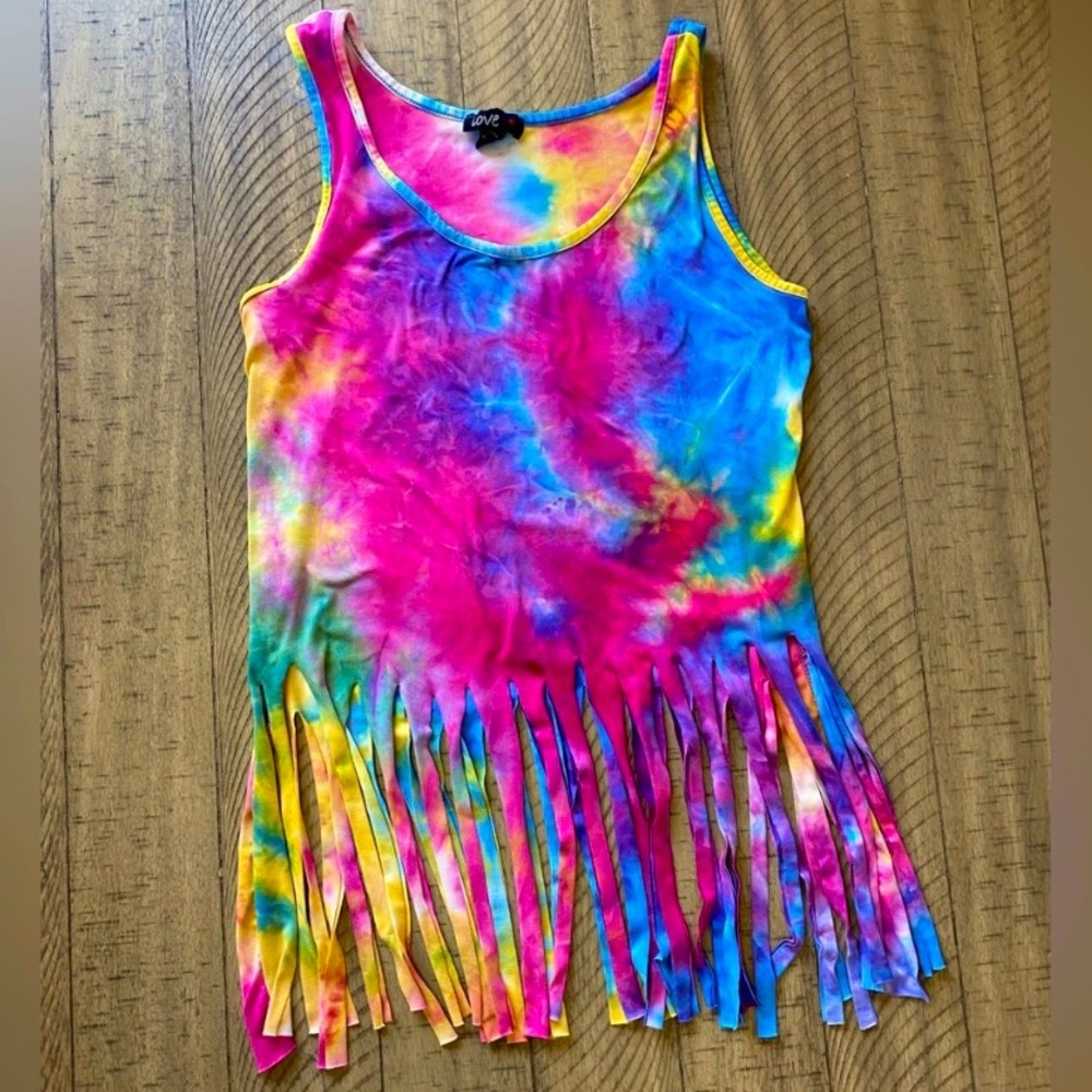 🔅 Woman’s Medium Tie-Dye Tank With Fringe 🔅